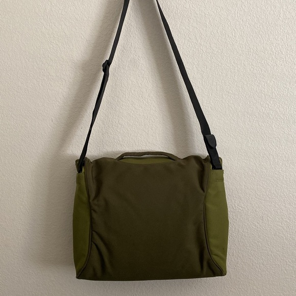 CRUMPLER The Skivvy Medium Size Olive Green Messenger Bag - Picture 4 of 7